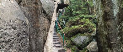 Szczeliniec Wielki, przełęcz