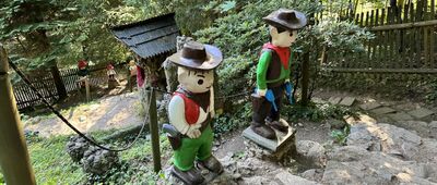 Dom Wśród Róż ↔ Ogród Bajek