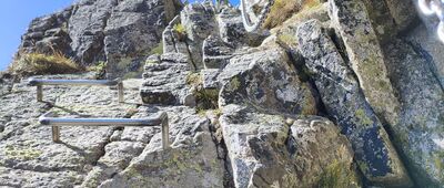 Skrajny Granat, odejście szlaku żółtego ↔ Krzyżne