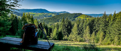 Odejście ścieżki edukacyjnej ↔ Skrzyżowanie szlaków [Punkt widokowy na Luboń Wielki]
