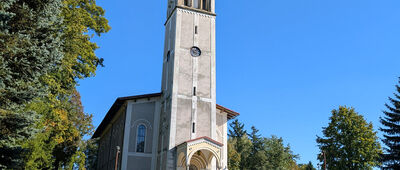 Mysłakowice, kościół ↔ Mysłakowice, ul. 1. Maja [Kościół w Mysłakowicach]