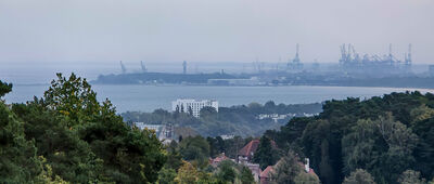 Pod Łysą Górą [Widok na Zatokę Gdańską z Łysej Góry 110 m n.p.m.]