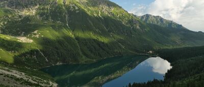 Czarny Staw Pod Rysami [Morskie Oko wczesnym rankiem. Widok z nad Czarnego Stawu pod Rysami. Tatry.]