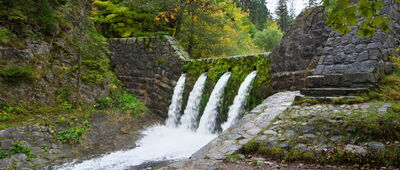 Kuźnicka Polana ↔ Szlak na Nosal, kasa [Zapora pod Nosalem, potok Bystra]