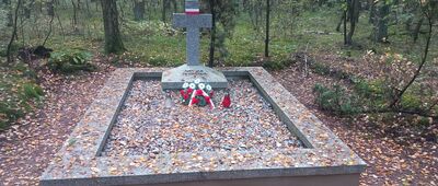 Miejsce Pamięci Narodowej WWII ↔ Suchatówka, dworzec kolejowy