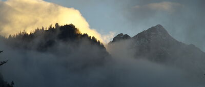 Droga Oswalda Balzera, skrzyżowanie szlaków ↔ Wodogrzmoty Mickiewicza