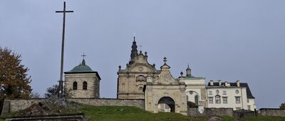 Rozejście szlaków ↔ Święty Krzyż, grota Matki Bożej