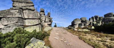 Graniczna Łąka ↔ Trzy Świnki [Grupa skał Trzy Świnki]