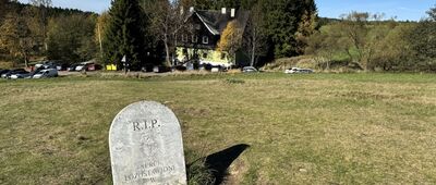 Skrzyżowanie szlaków niebieski / żółty ↔ Schronisko PTTK Pasterka