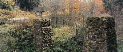 Filary dawnej kolejki wąskotorowej