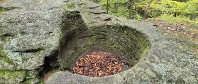 Potok Rudnik ↔ Michałowice, Złoty Widok [Skała "Wanna", nad Michałowicami]