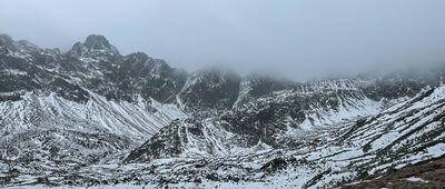 Priečne sedlo (Czerwona Ławka) ↔ Rázcestie pri Sesterskom Plese [Widok z przykrytego śniegiem szlaku Zbójnickim Korycisku]