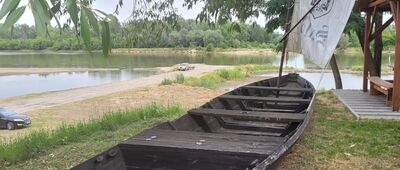 Kłudzie [Replika bata - płaskodennej łodzi wiosłowo-żaglowej używanej na Wiśle do lat 50. XX w.]