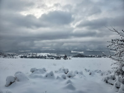 Zimowy zielony szlak na Kudów z widokiem na Jezioro Czorsztyńskie