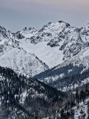 Od lewej: Czarny Szczyt, Durny Szczyt i Baranie Rogi z Rusinowej Polany