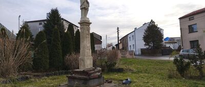 Ogrodzieniec ↔ Podzamcze [Ogrodzieniec - figura św. Jana Nepomucena]