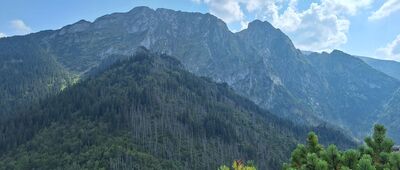 Sarnia Skała [Ściana Giewontu z Sarniej Skały]