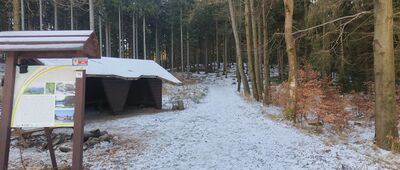 Skrzyżowanie szlaków czerwony / zielony / żółty ↔ Skrzyżowanie szlaków czerwony / żółty