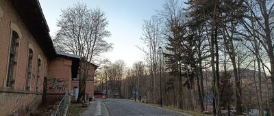 Nowa Ruda, stacja kolejowa ↔ Nowa Ruda, odejście szlaku czarnego przy stacji kolejowej