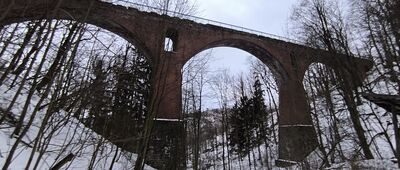 Odejście drogi do Fortu Ostróg ↔ Dawna kolej zębata [Wiadukt Srebrnogórski]