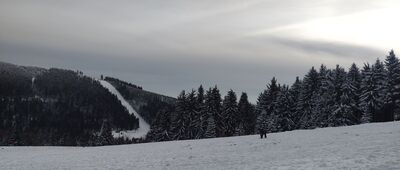 Rozdroże pod Kozią Równią ↔ Przełęcz Jugowska [Polana Jugowska zimą]