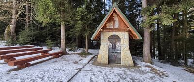 Lubień ↔ Rozejście szlaków [Kaplica przy czarnym szlaku, w stronę Lubnia]