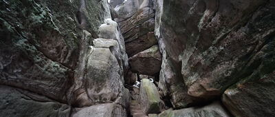 Ostaš, vrchol ↔ Skalní bludiště