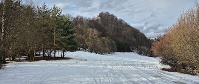 Szafranówka ↔ Pod Huściawą [Łaźne Skały z niebieskiego szlaku]
