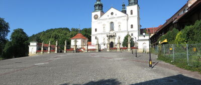Kalwaria Zebrzydowska, parking ↔ Ruiny zamku Skrzyńskich [Kalwaria Zebrzydowska]