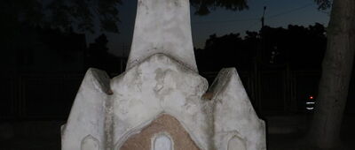 Wyszogród, most ↔ Kamion [Kamion - kapliczka z głazem z odciskiem stopy Matki Boskiej lub św. Jacka Odrowąża (jedynego Polaka uwiecznionego na kolumnadzie wokół placu św. Piotra w Watykanie)]