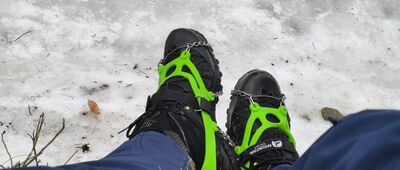 Przełęcz pod Przykrą ↔ Pod Błatnią [Ja również uznałem tę przewagę i założyłem raczki nie mając ochoty na taniec na lodzie.]