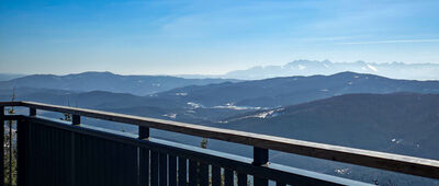 Mogielica [Tatry z wieży widokowej na Mogielicy]