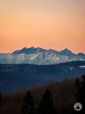 Tatry o brzasku nad Polaną Skalne