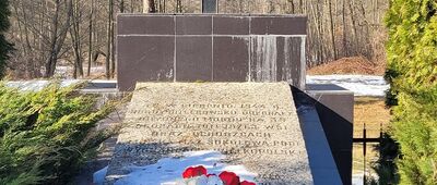 Wólka Mlęcka ↔ Gęsianka [Pomnik mieszkańcom pomordowanym w sierpniu '44]