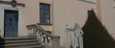 Niepołomice ↔ Niepołomice, Rynek [Wejście do Zamku Królewskiego]