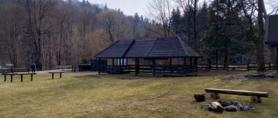 Pole namiotowe Stasiane ↔ Początek ścieżki przyrodniczej W przełomie Jasiołki