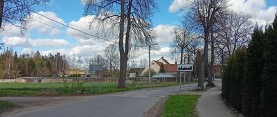 Krzyżowa, przy stacji kolejowej ↔ Popiel