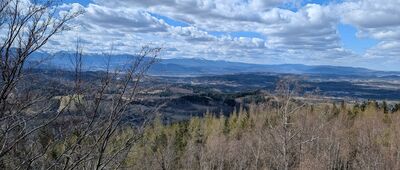 Starościńskie Skały [Widok z Lwiej Góry na Karkonosze]