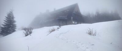 Schronisko PTTK Turbacz, rozejście szlaków [Schronisko PTTK Turbacz (marzec 2026)]