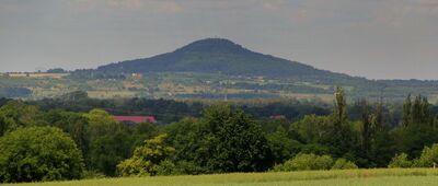 Ręczyn [Ręczyn. Widok na Landeskrone koło Goerlitz (419 m n.p.m.) - 29. 06. 2015 r. ]