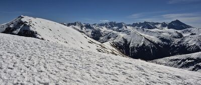 Ciemniak [Krzesanica i Tatry Wysokie w tle, z wierzchołka Ciemniaka]