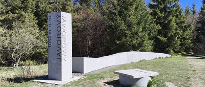 Javorový, vrchol [Javorovy, gdzie można zjeść jabłko siedząc na Stożku.]