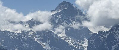 Gęsia Szyja [Widok z Gęsiej Szyi na Gierlach (2655 m n.p.m.) – najwyższy szczyt Tatr i Karpat]