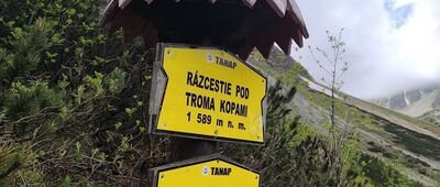Rázcestie pod Troma kopami