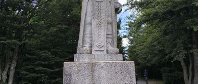 Radegast, pomnik