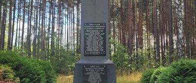 Wygoda ↔ Radomsko, dworzec kolejowy [Pomnik upamiętniający okolicznych mieszkańców zamordowanych przez hitlerowców]