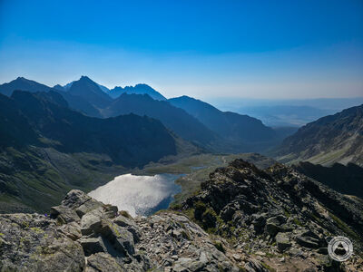 Koprowy Wierch 2367 m n.p.m. Widok w kierunku Hińczowej i dalej Mięguszowieckiej Doliny