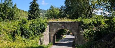Ścieżka na Folwarczną ↔ Wojcieszów, ul. Chrobrego