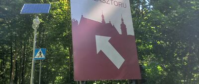 Czerna [Znak wjazdu do klasztoru]