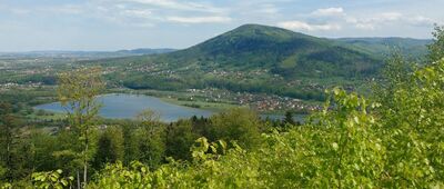 Rozejście szlaków [Beskid Mały - Bukowski Groń i Jezioro czanieckie ze zboczy Zasolnicy]